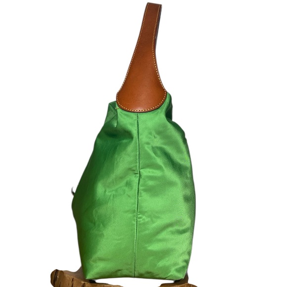 DOONEY & BOURKE LARGE NYLON & LEATHER LOGO LOCK SHOULDER BAG - Picture 4 of 16